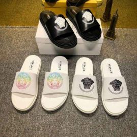 Picture of Versace Slippers _SKU790803601212109
